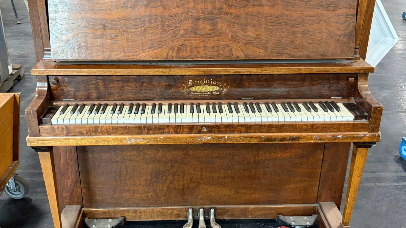 DOMINION BOWMANVILLE UPRIGHT PIANO