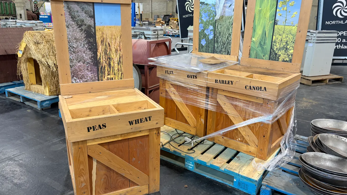 (3) AGRICULTURAL CROP DISPLAY STATIONS