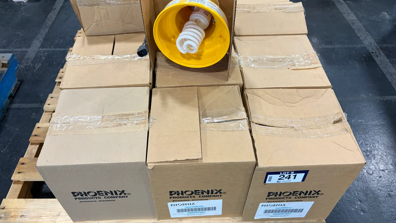 (9) PHOENIX DLP-40SBFL-LH INDUSTRIAL LIGHT FIXTURES