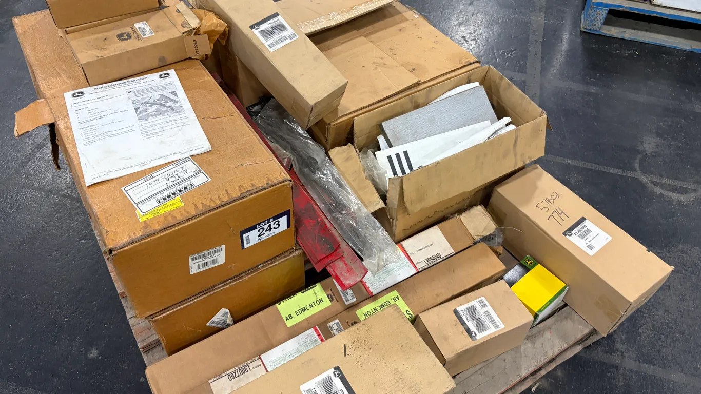 PALLET OF ASSORTED JOHN DEERE PARTS & COMPONENTS