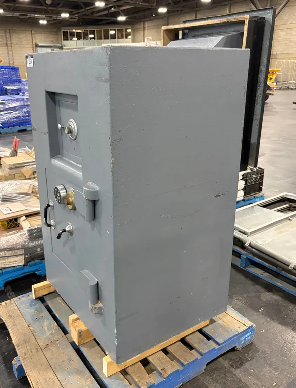 CHUBB DEPOSITORY SAFE WITH DUAL COMBINATION LOCKS
