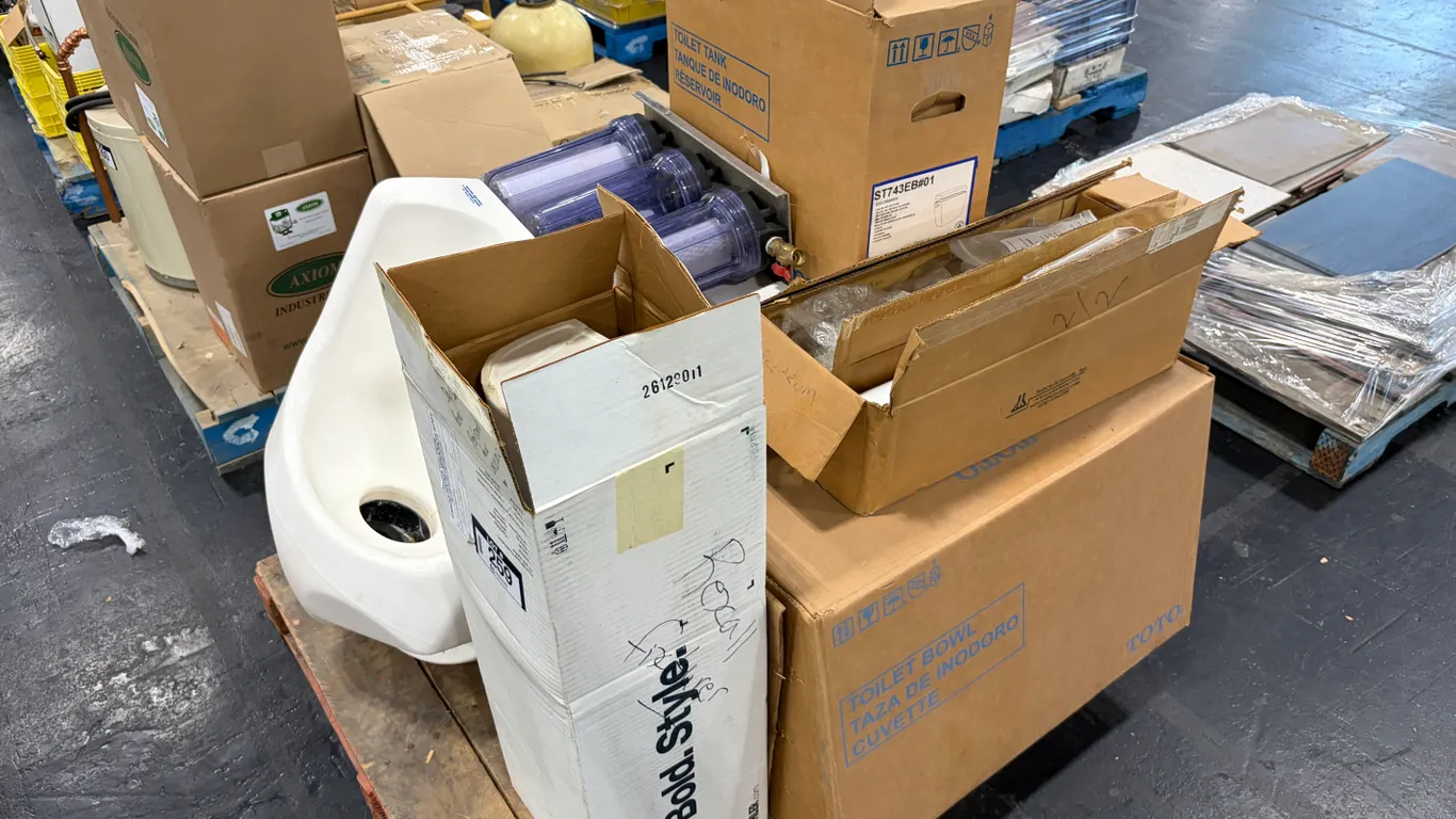 PALLET OF ASSORTED COMMERCIAL PLUMBING FIXTURES & COMPONENTS