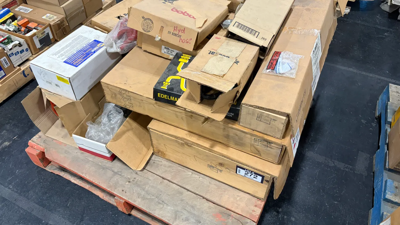 PALLET OF ASSORTED BOBCAT PARTS