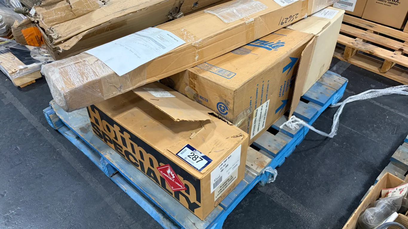 PALLET OF ASSORTED COMMERCIAL PLUMBING FIXTURES