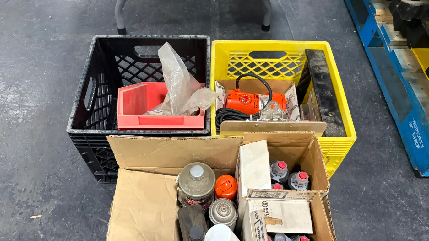 LOT OF ASSORTED INDUSTRIAL MAINTENANCE SUPPLIES