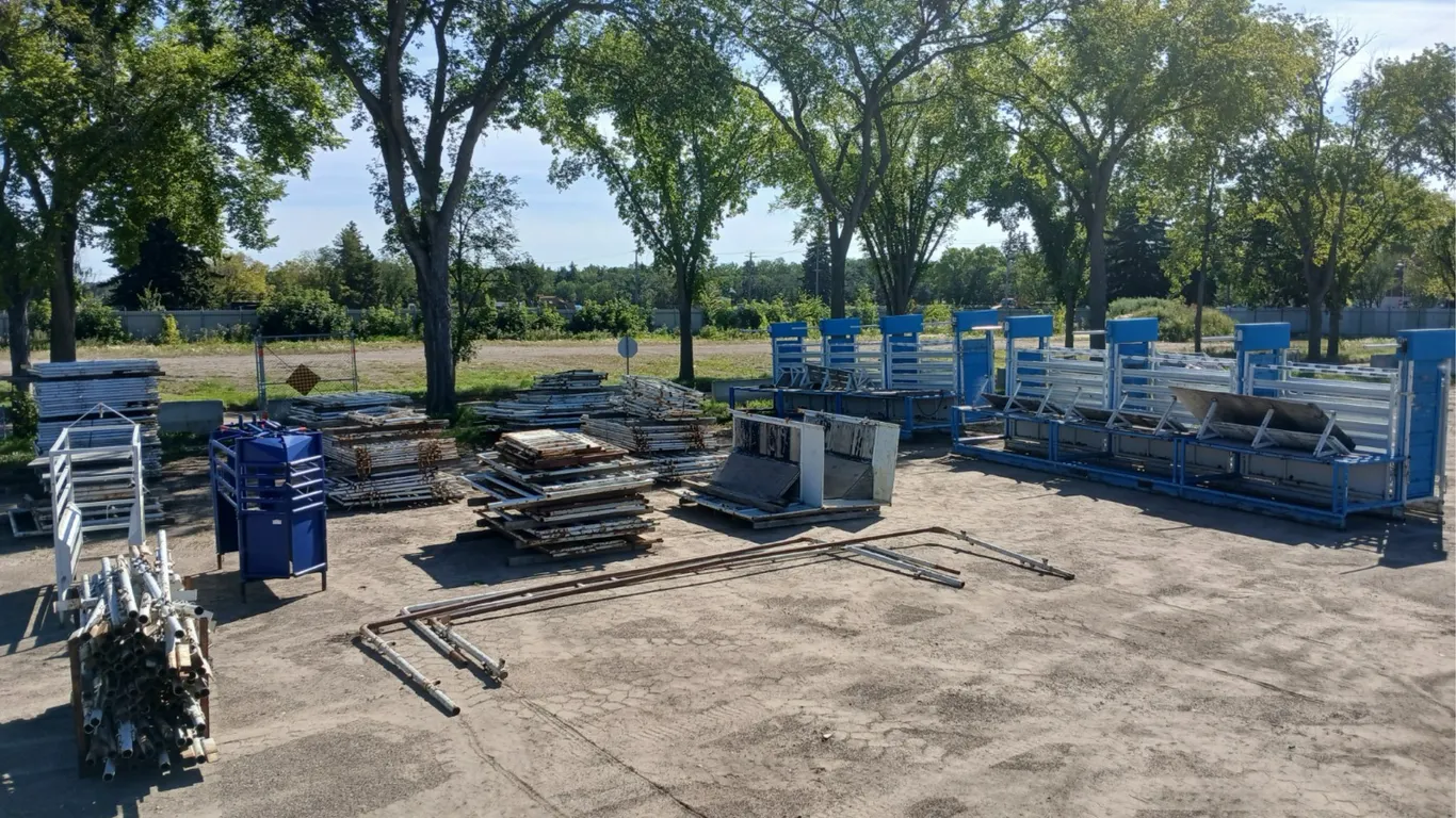 200' X 85' COMPLETE PORTABLE RODEO ARENA WITH (6) BUCKING CHUTES & TIMED EVENT END