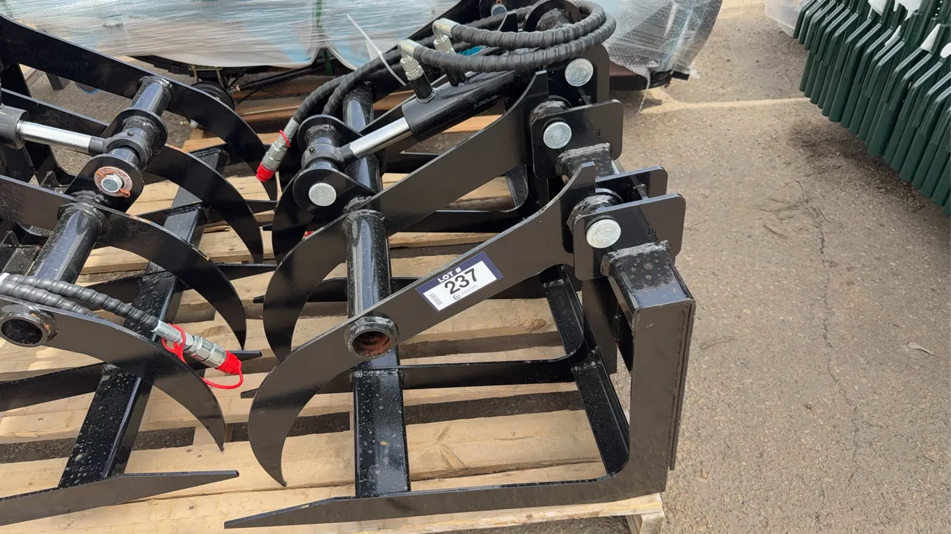 IRANCH IRLGF Mini Skid Steer Grab-Wooden Fork Attachment
