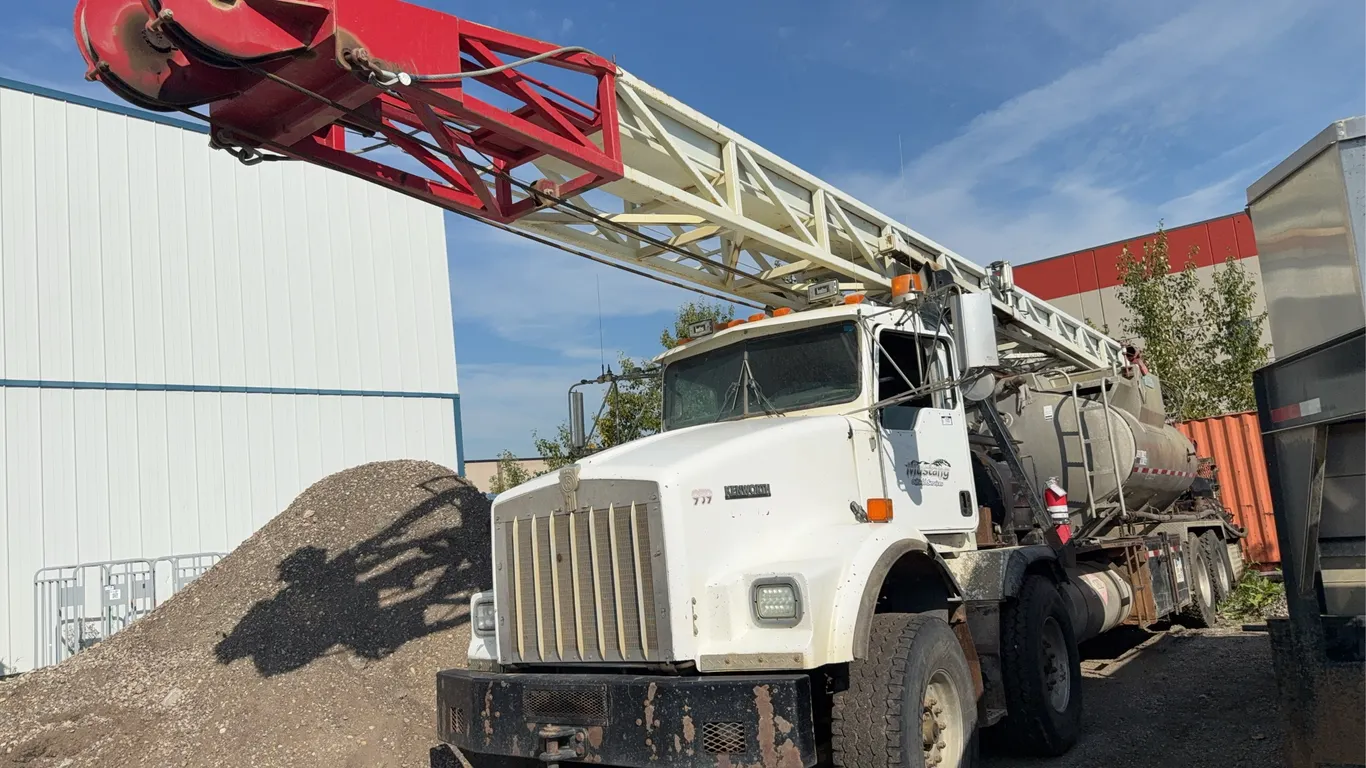 2005 Kenworth T800 8x4 Twin-Steer Flushby Truck, 46,391km Showing, VIN#: 1NKDLUEX65R976453
