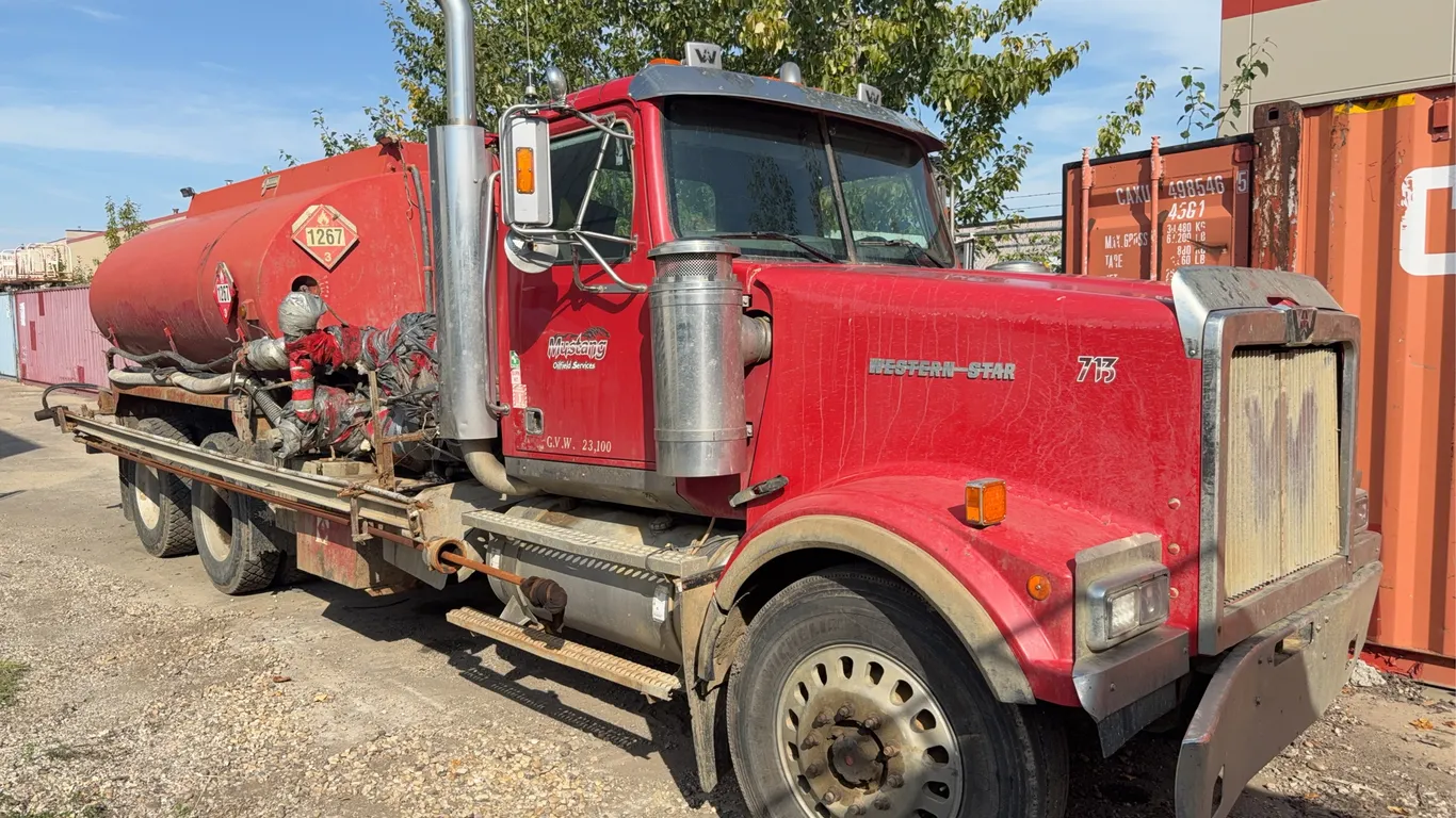 2001 Western Star 4900 T/A Pressure Truck, 129,855km Showing, VIN#: 2WLPCDPH51K971016