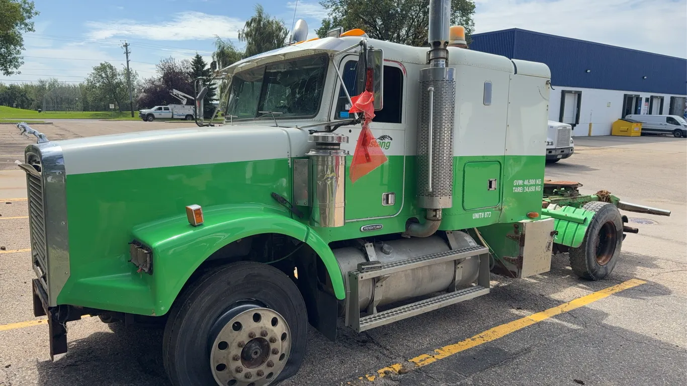 1998 FREIGHTLINER *Parts Only* Long Conv. 6x4 Truck-Tractor TRUCK 1FUYFXYB4WP989123