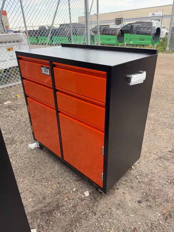 38” X 20” X 39” 10-Drawer Mobile Tool Chest