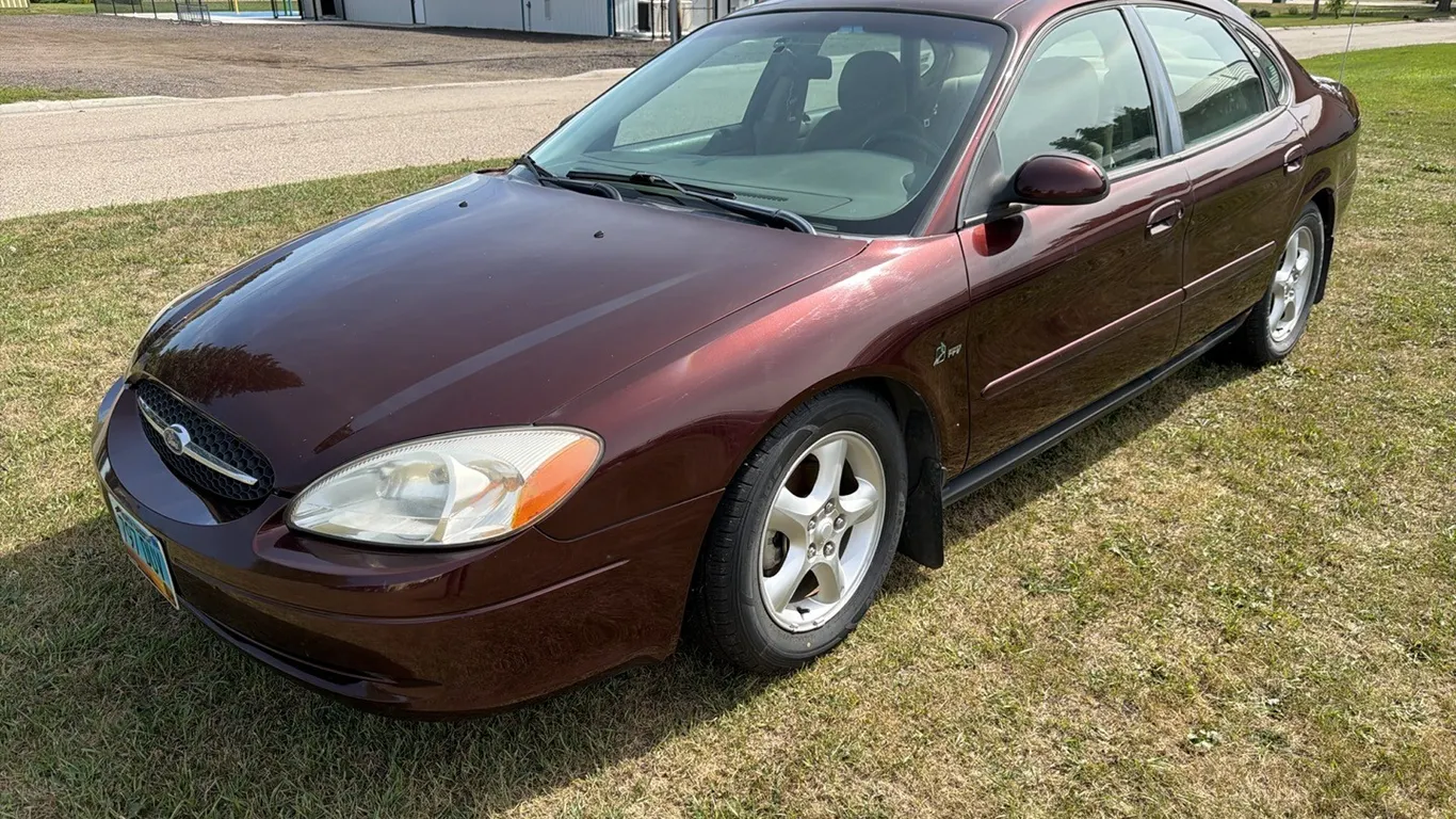 2000 Ford Taurus SES sedan
