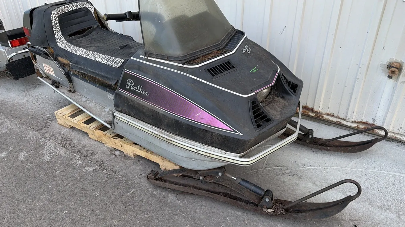 1974 Arctic Cat Panther 440 snowmobile (Non-Running)