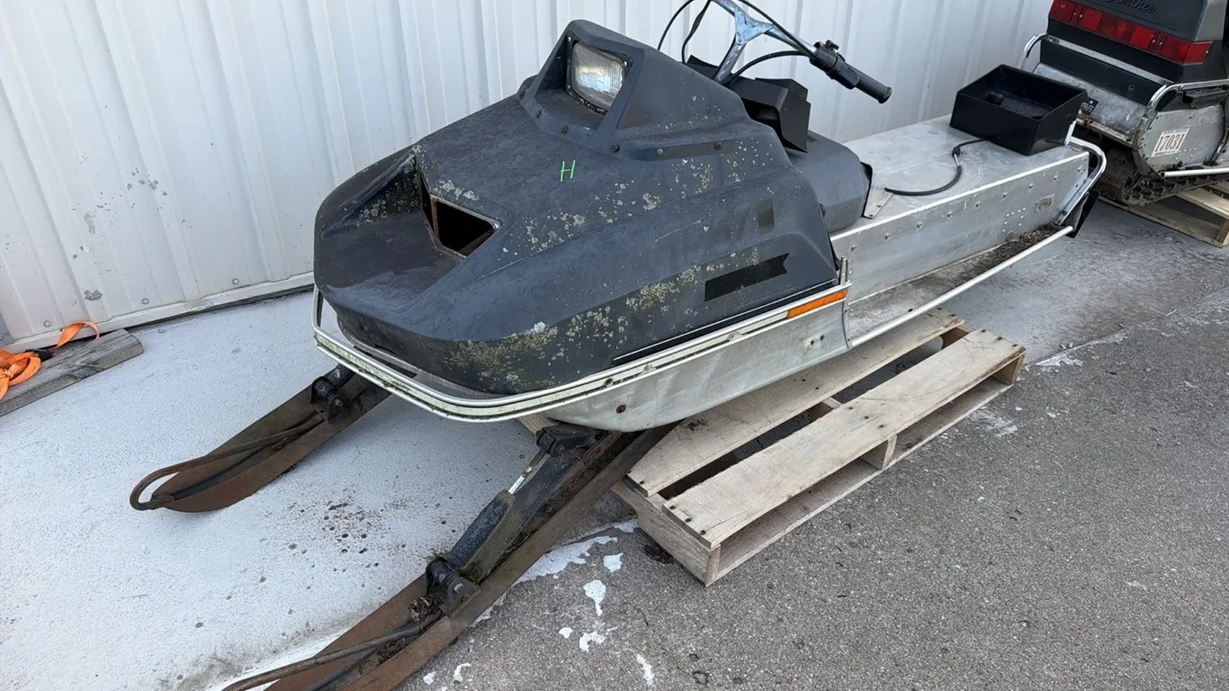 1974 Arctic Cat Panther 440 snowmobile (Non-Running)