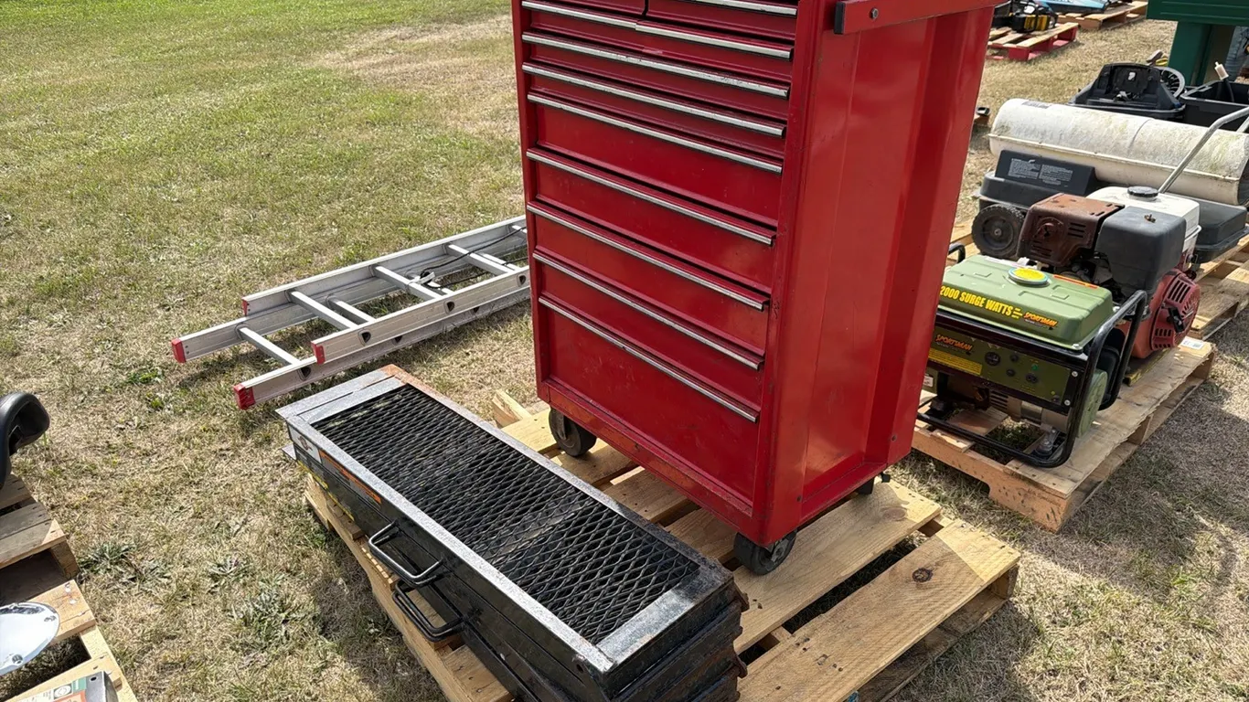 Mac 27”x18”x42.5” portable toolbox w/ Carry-On bifold ramps