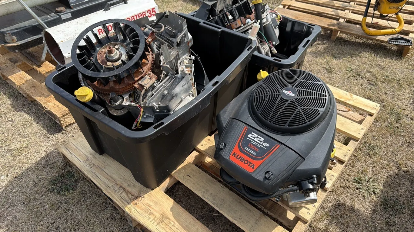 Kubota 22hp engine w/ assorted small engine parts (Non-Running)