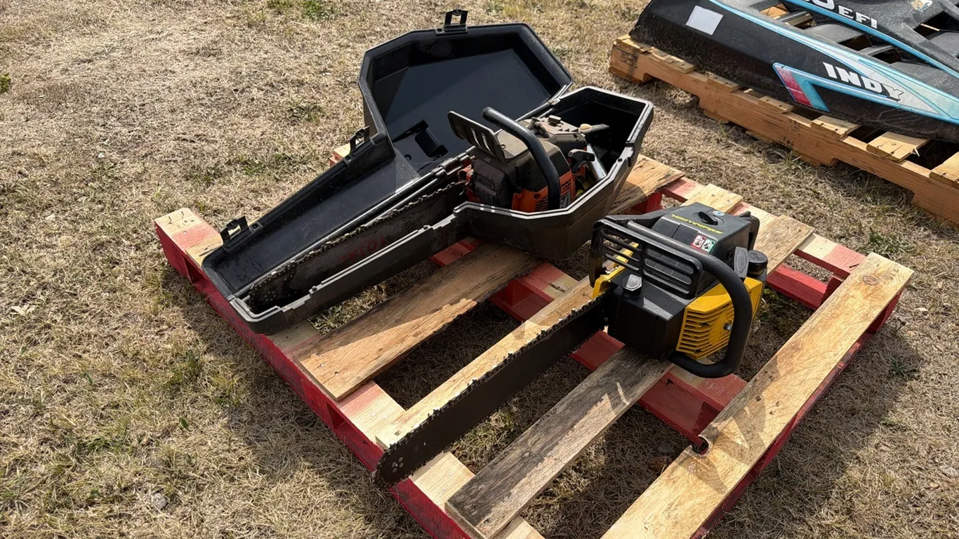 McCulloch TimberBear 19” gas chainsaw & Olympik 26A 19” gas chainsaw