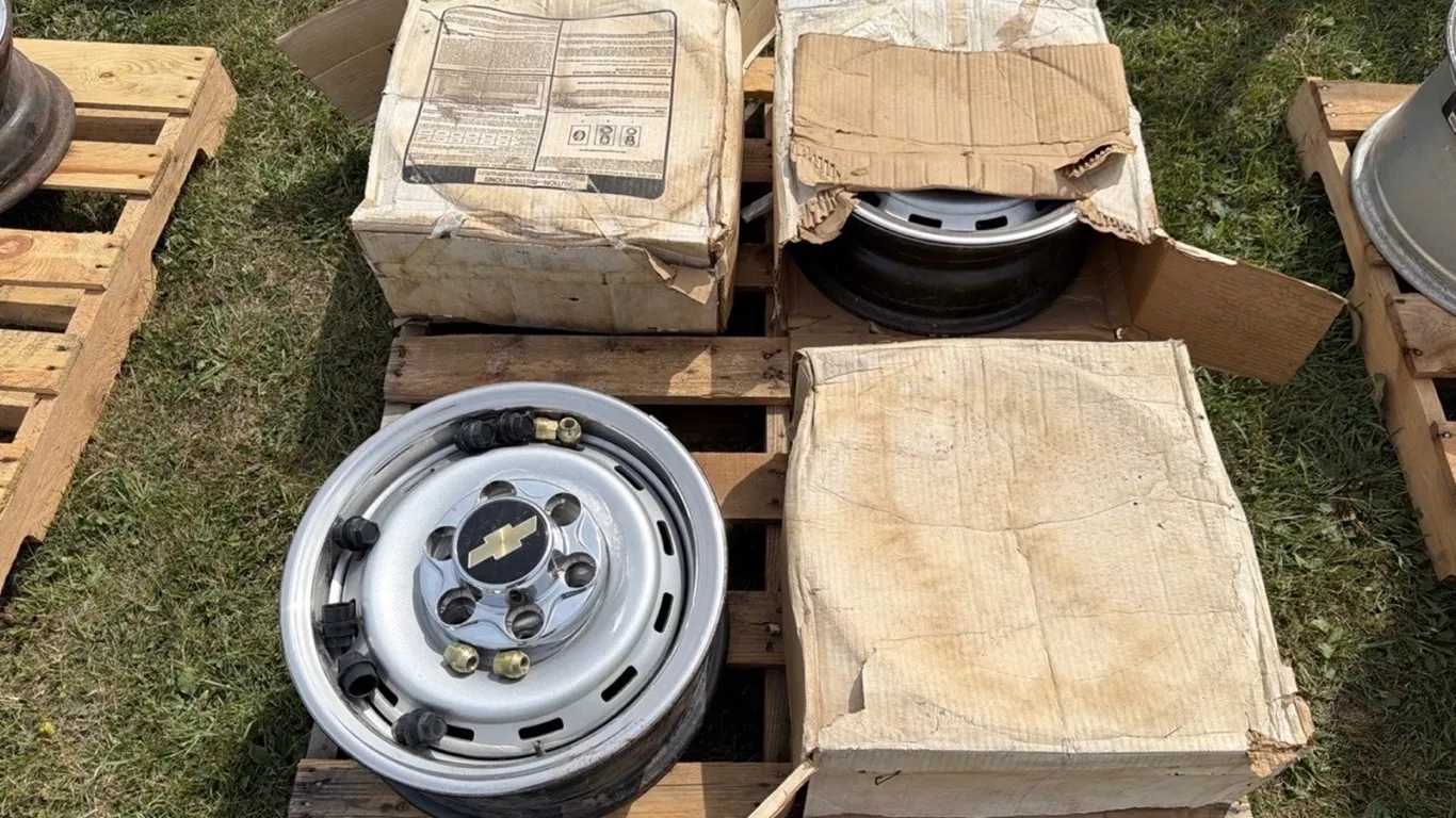 4) Unused Sema 16x7 wheels