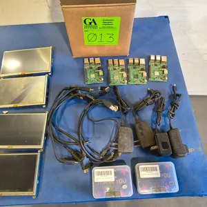 Lot of 4 Raspberry Pi3, with touch screens, HDMI, usb cables and power supplies