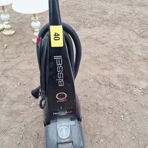 Bissell vacuum cleaner (In good working condition)
