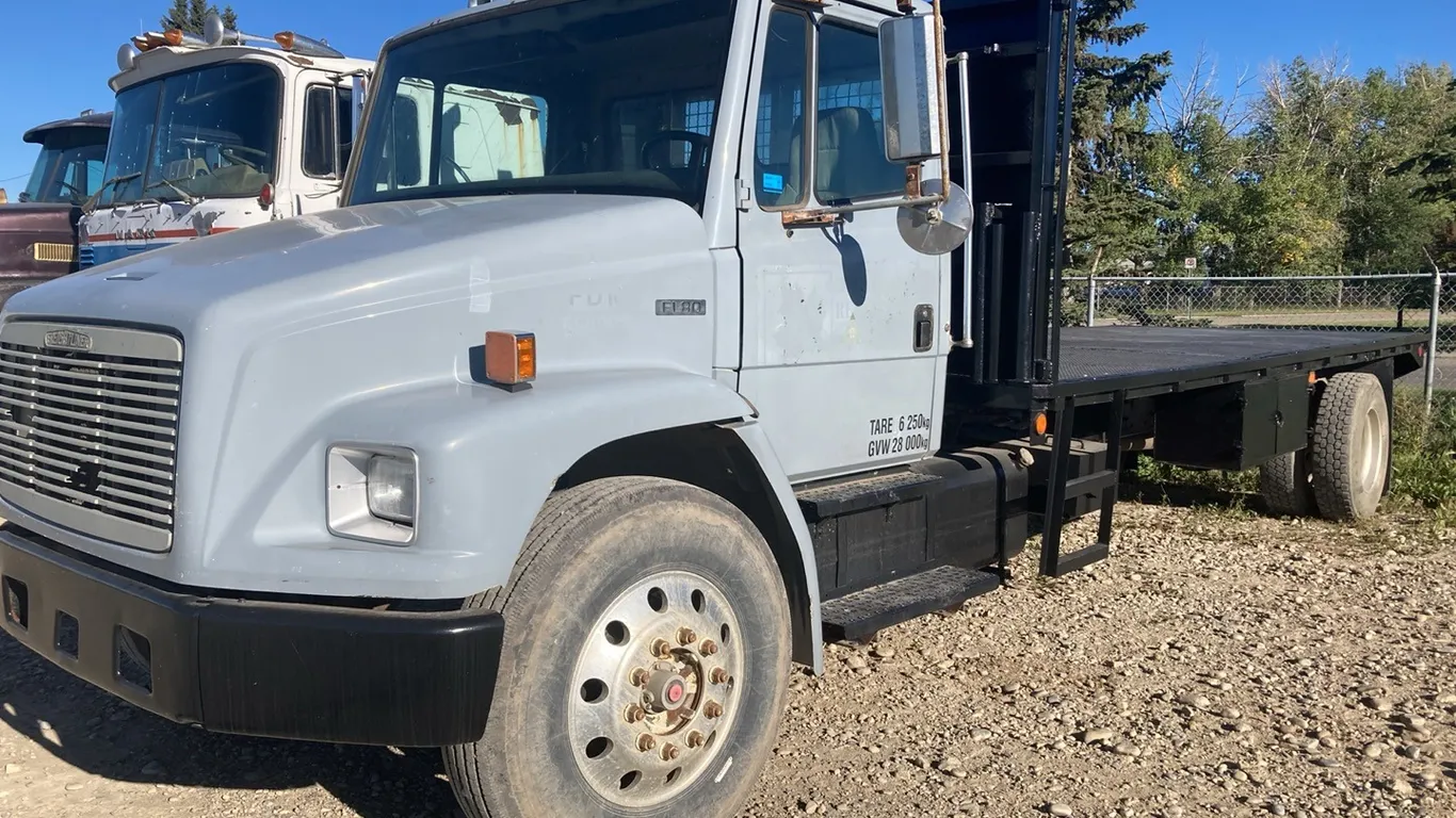 1996 Freightliner FL80 Single Axle with 24' Flatdeck, VIN: 1FV6JLBB8TL834726