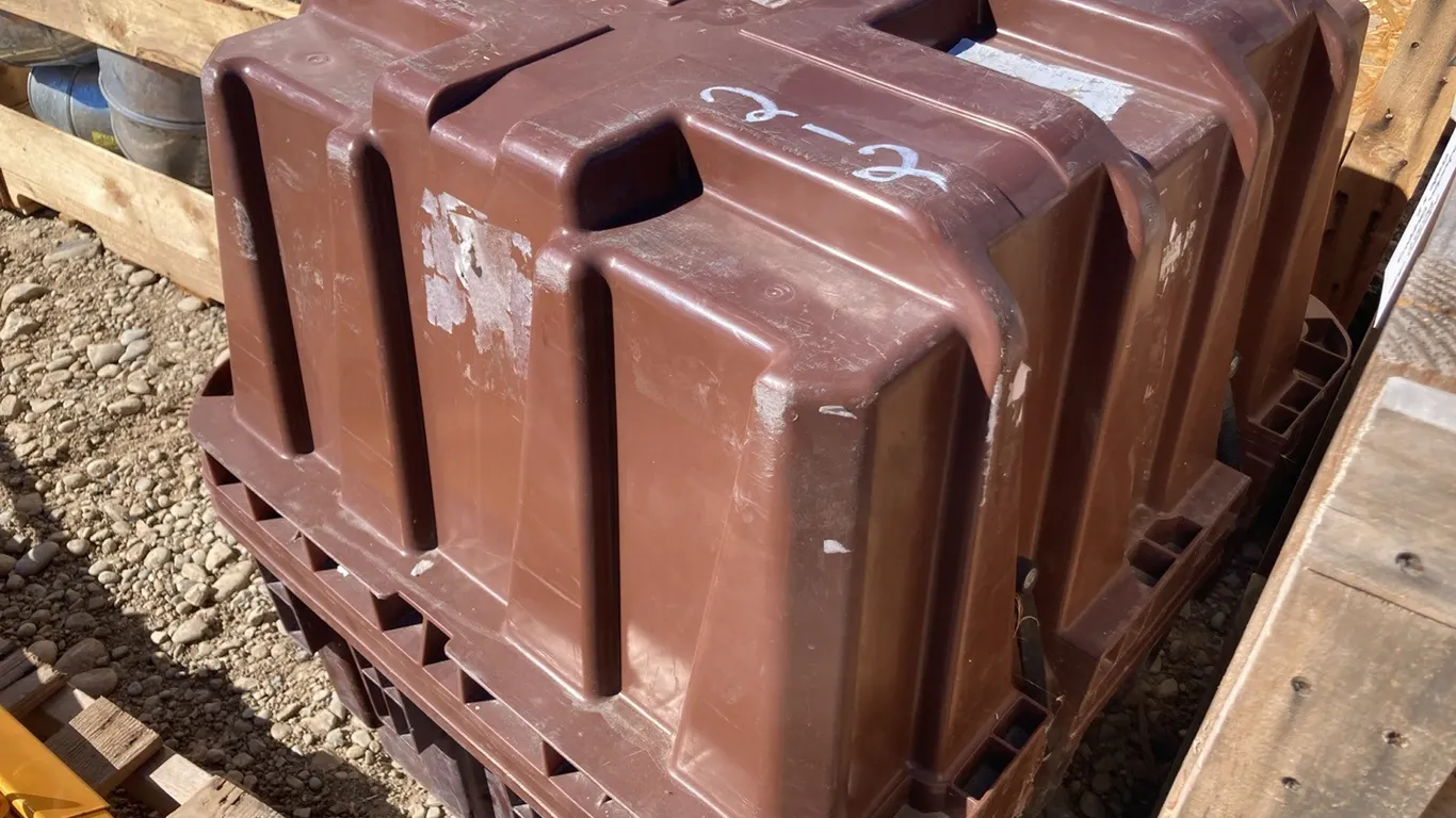 32"x32" Plastic Shipping Crate