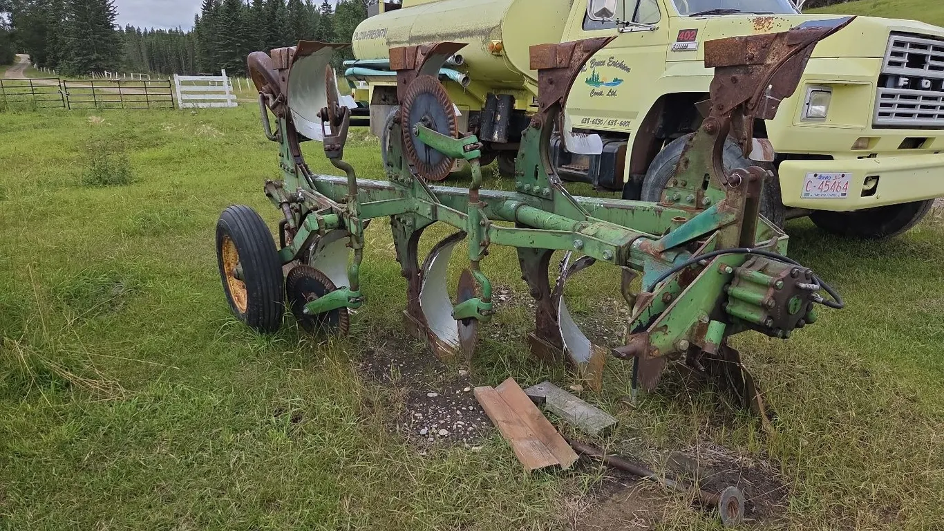 **OFFSITE** John Deere E0500 4 Bottom Switch Plow. S/N 109688A