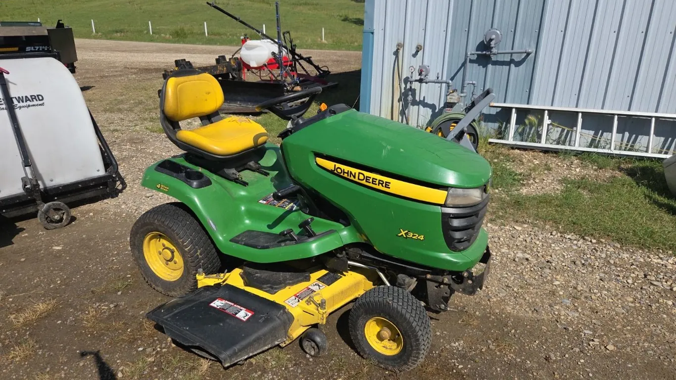 **OFFSITE** John Deere X324 Riding Lawnmower