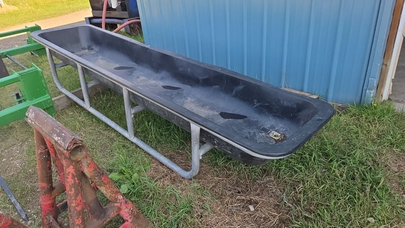 **OFFSITE** Tarter 10' Poly Feed Trough