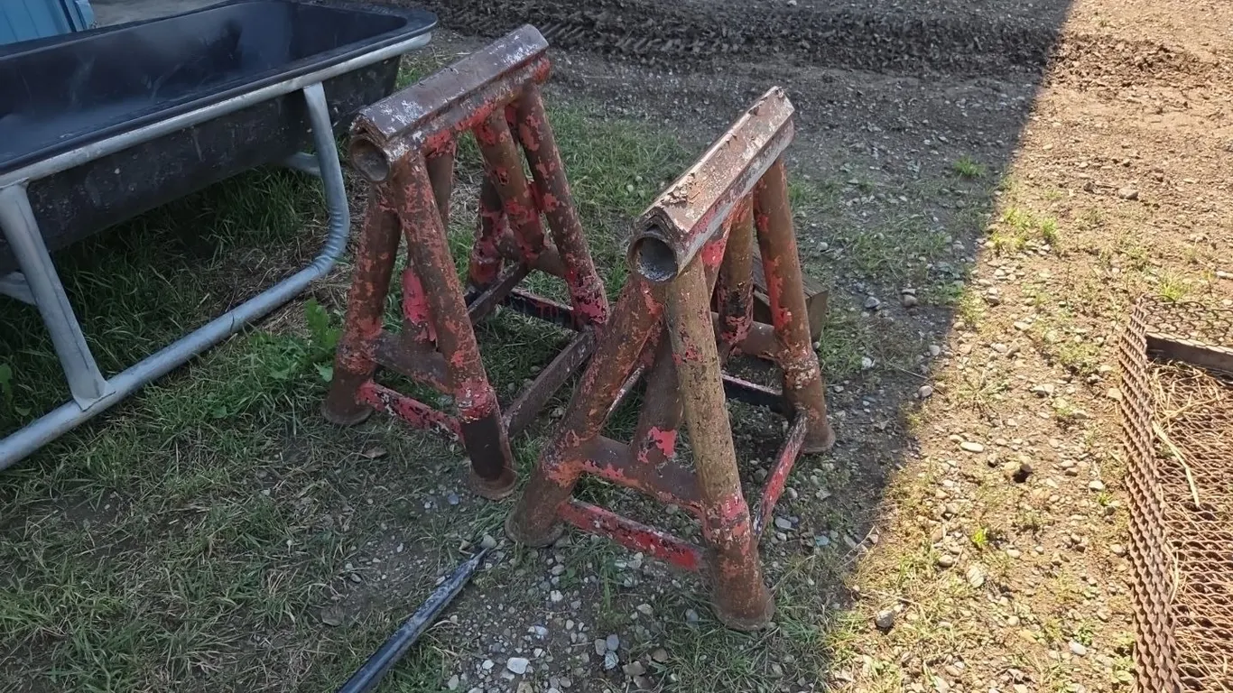 **OFFSITE** (2) Red Metal Stands