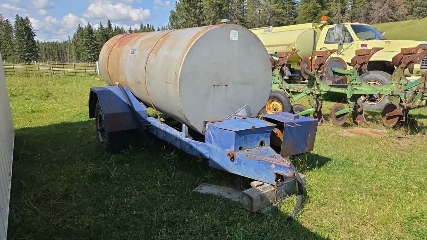 **OFFSITE** Large Fuel Tank on a Single Axle Trailer