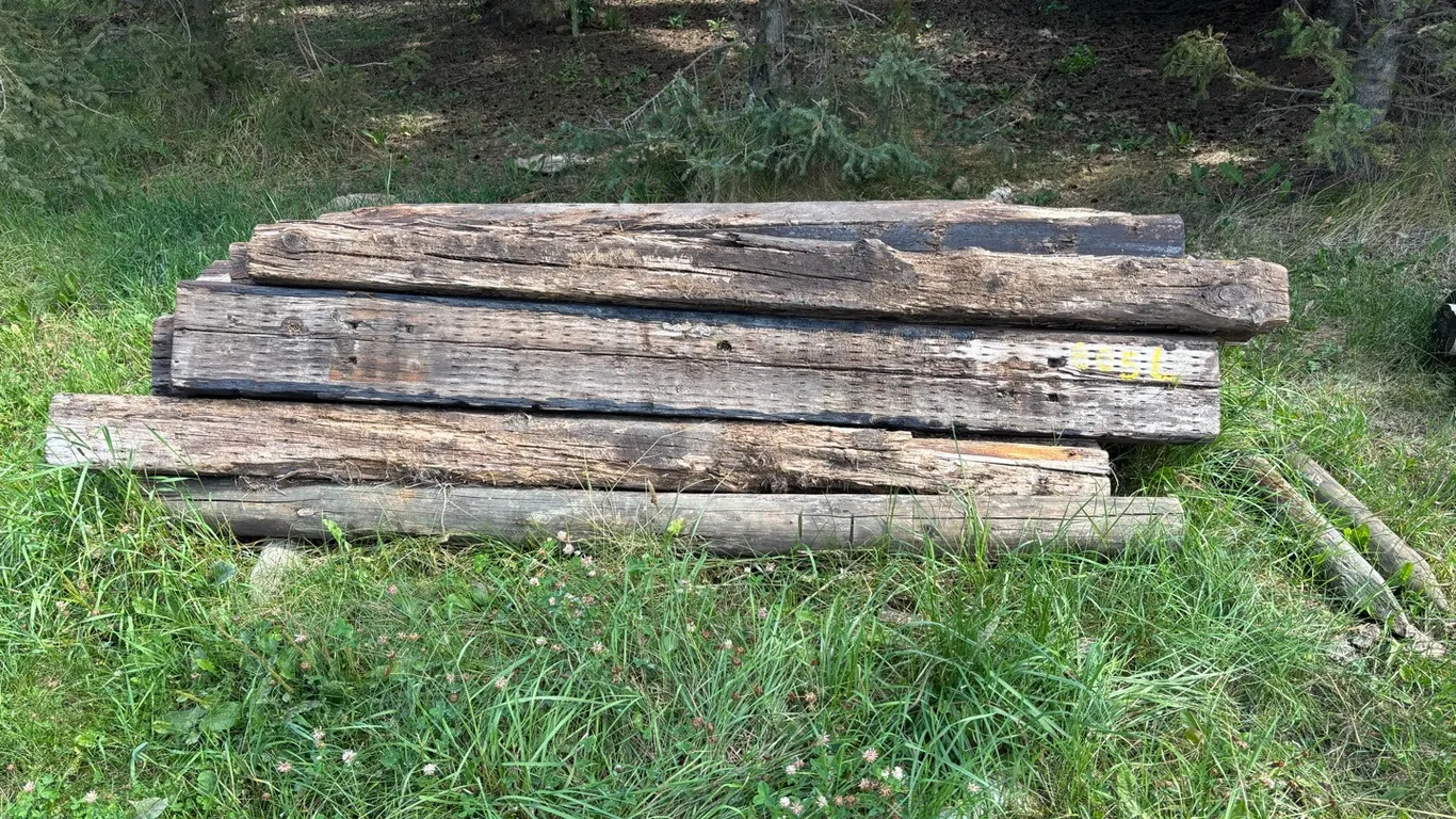 **OFF SITE** Approx. (14) Various Railroad Ties.