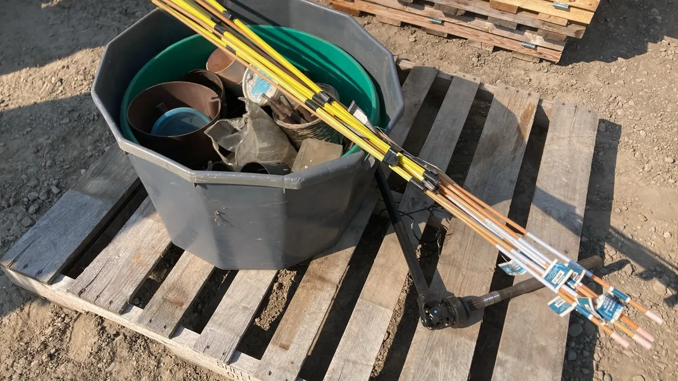 Tub of Hydroponics, Tubes, Accessories and Flag Poles