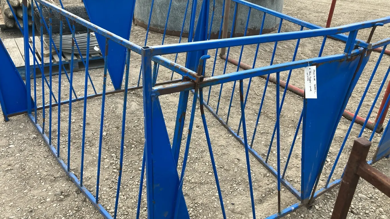 Hay Feeder for Small Animals
