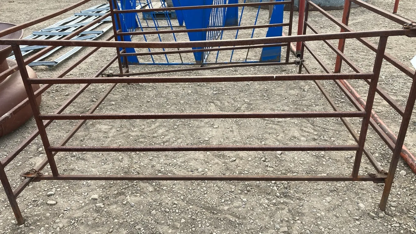 Hay Feeder for Small Animals