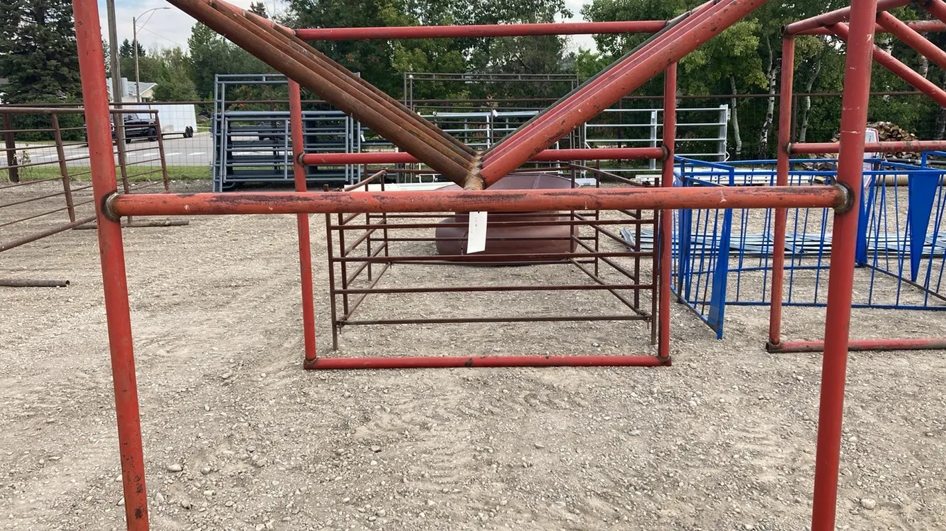 Bale Feeder 7'x7'x6' for Horses