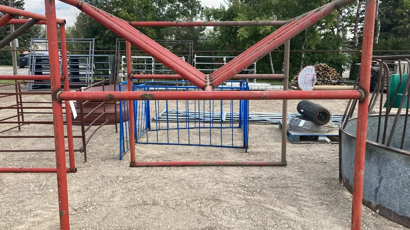 Bale Feeder 7'x7'x6' for Horses