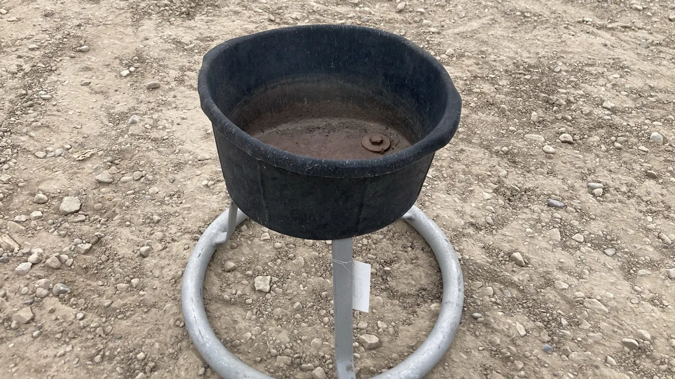Self Standing Horse Feeder