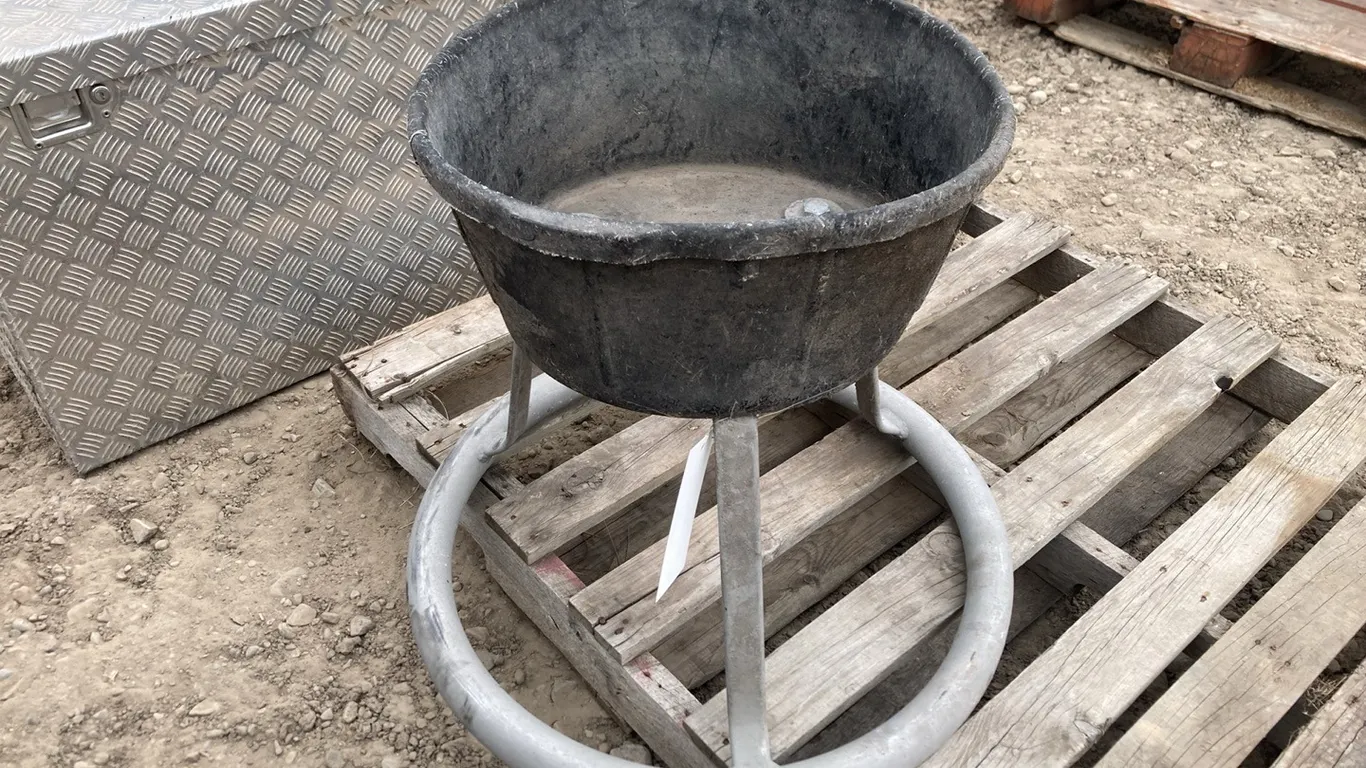 Self Standing Horse Feeder
