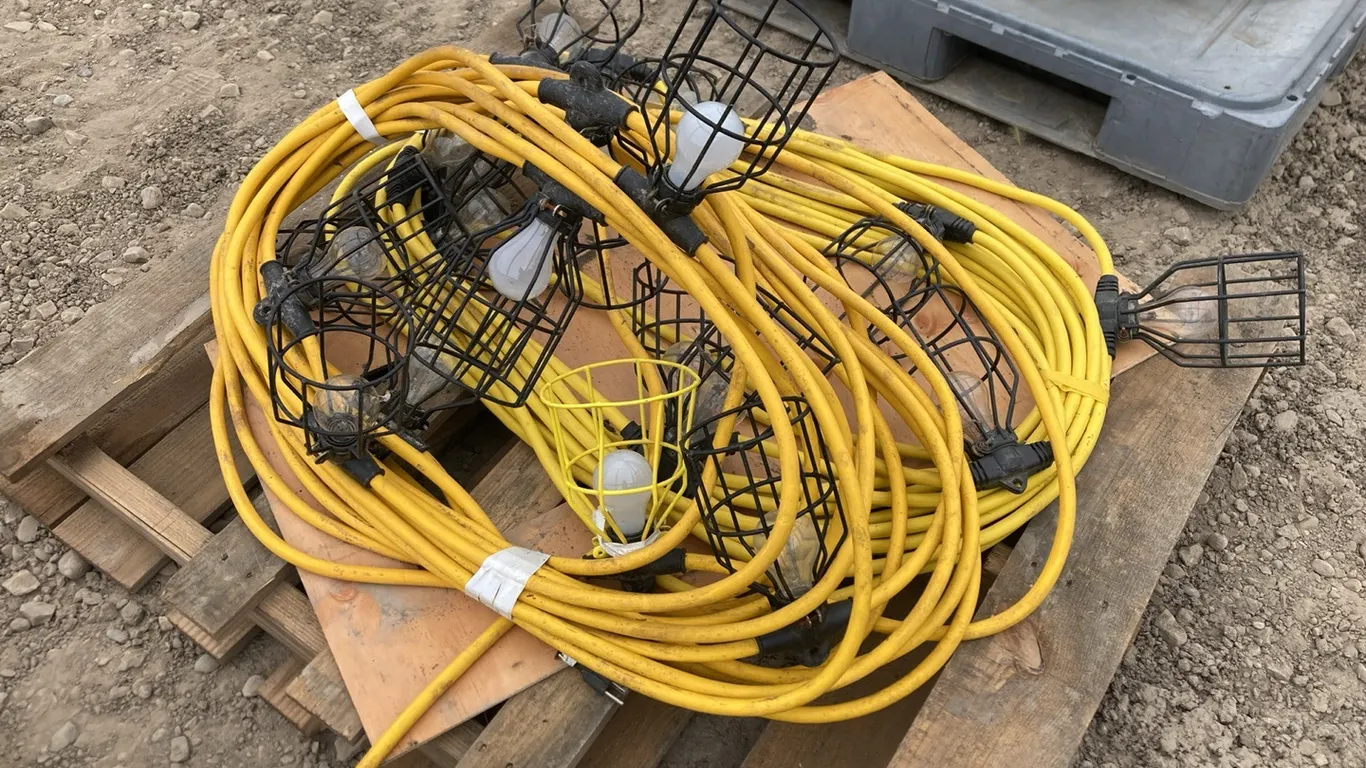 (2) Heavy Duty Ten Light Extension Cords