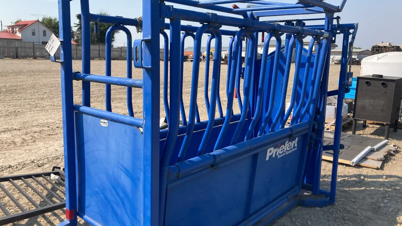 Priefert Cattle Squeeze