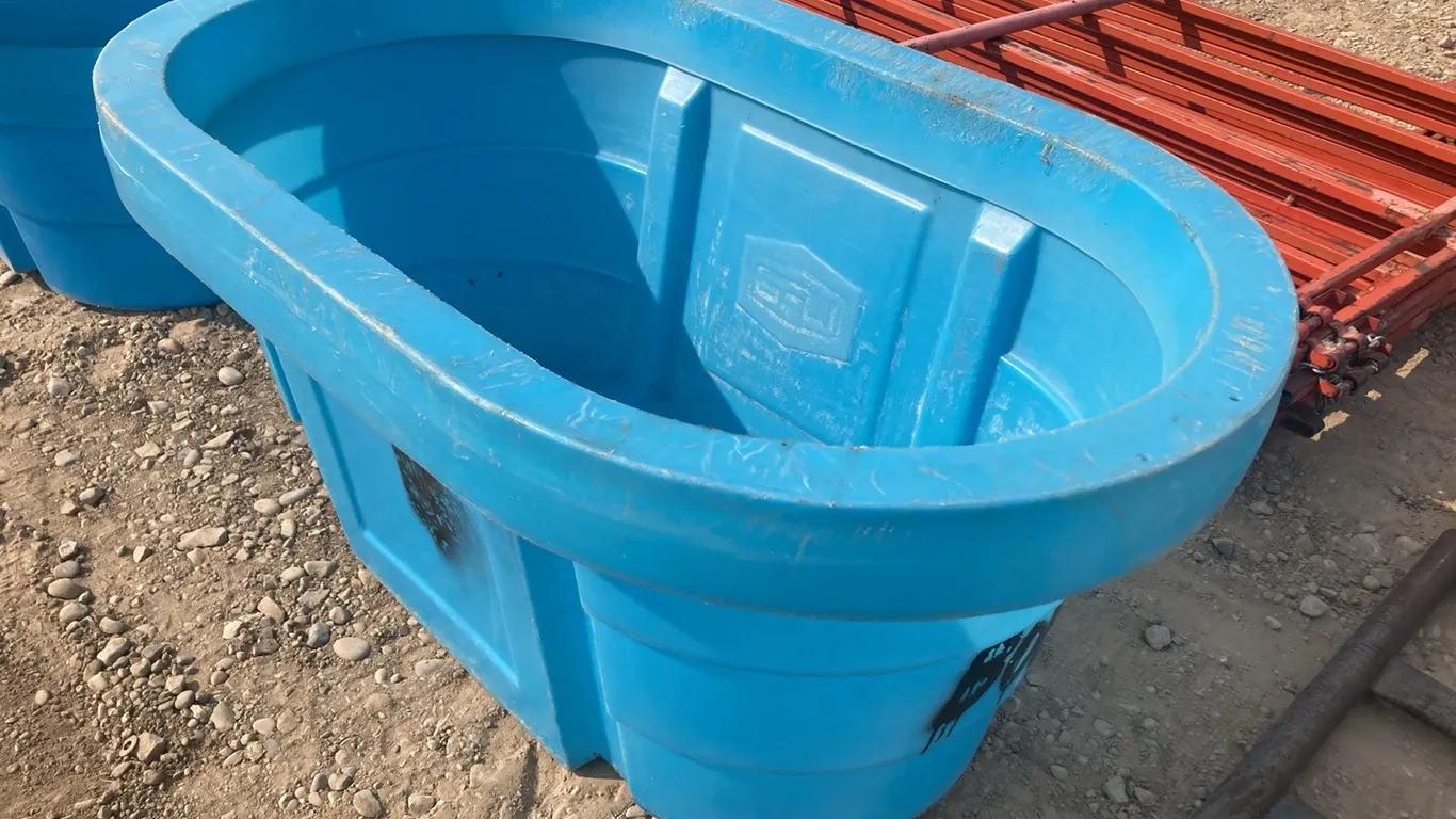 Oval 100 Gal Plastic Stock Water Tank