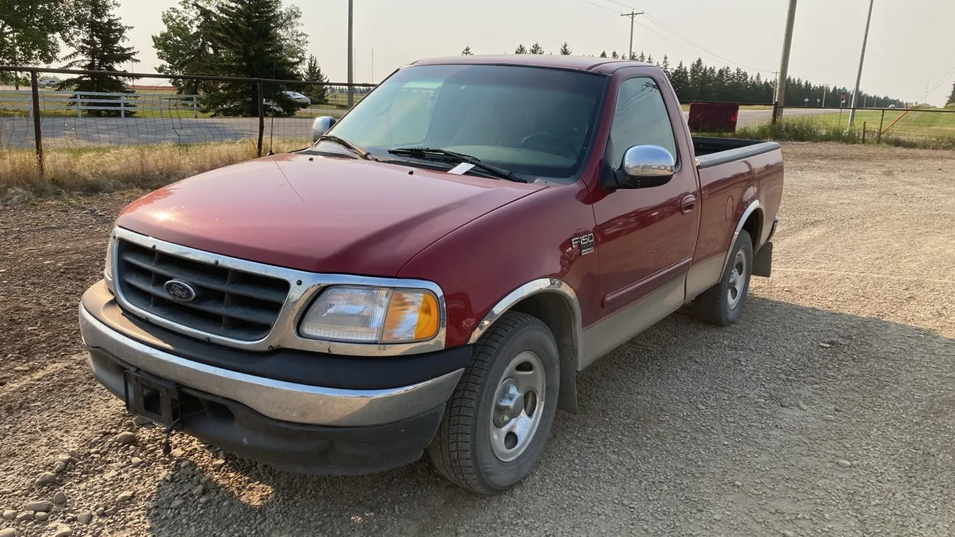 2000 Ford F150 Red Truck VIN: 2FTRF17LXYCA13824