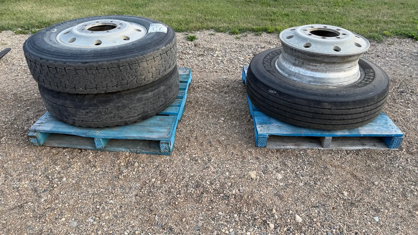 (4) 24.5 Aluminum Alcoa 8 hole Trailer Rims /