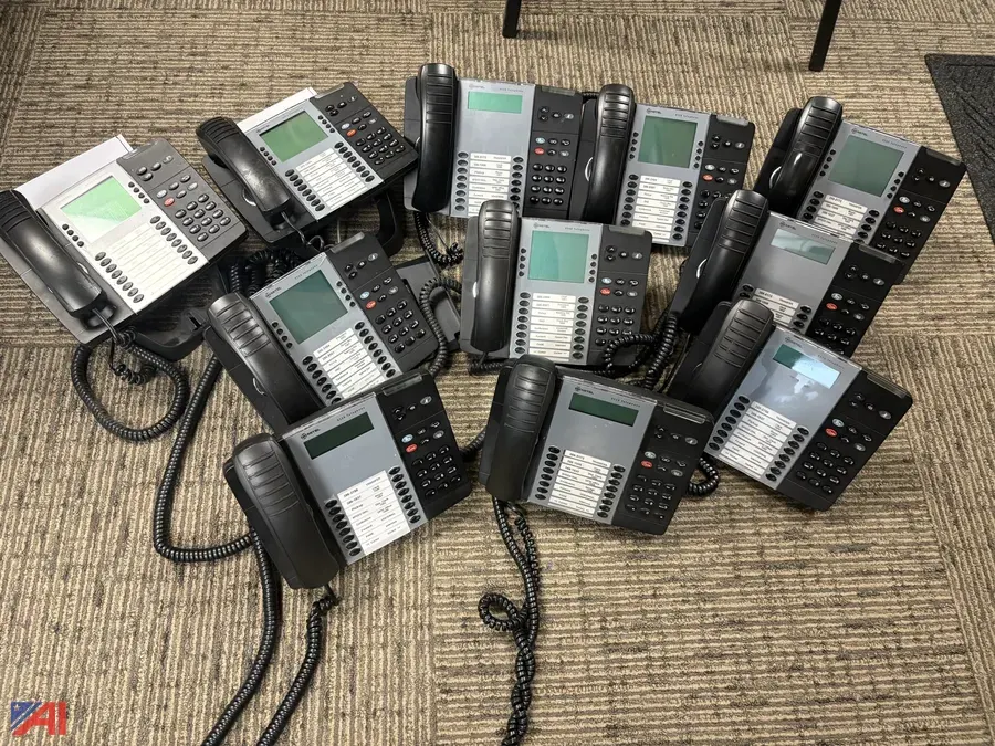 (11) Mitel 8568 Telephones