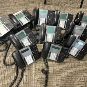 (11) Mitel 8568 Telephones