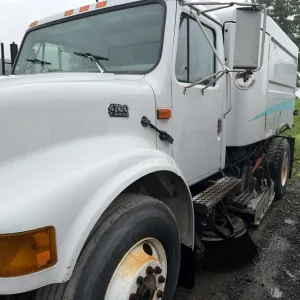 1999 International 4700 Sweeper Truck