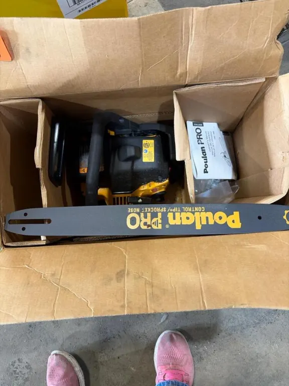 Poulan pro chainsaw 18” (new)