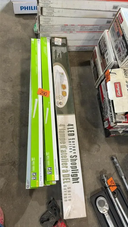 3- 4’ led garage stoplight (new) 6- 3ft led shoplight