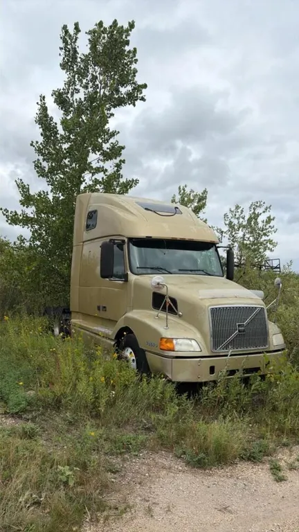 2002 Volvo D12 semi